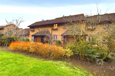 Yarwell Court, Highfield Crescent, 1 bedroom  Flat for sale, £87,000