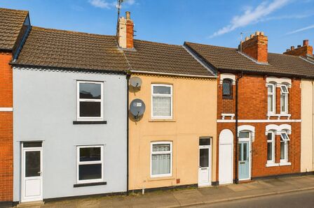 2 bedroom Mid Terrace House to rent