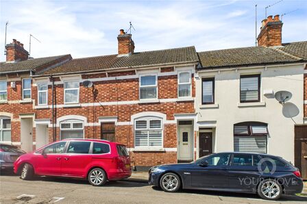 3 bedroom Mid Terrace House for sale