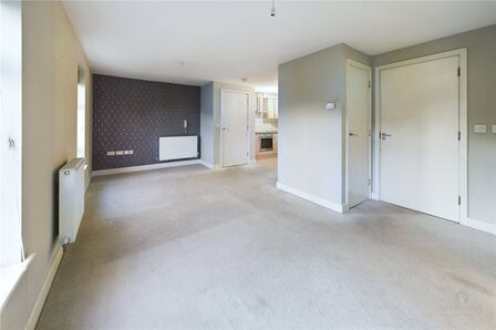 Outfield Close, 2 bedroom  Flat to rent, £900 pcm