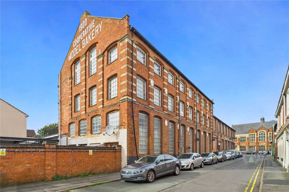 Main image of 2 bedroom  Flat for sale, Crown Street, Kettering, Northamptonshire, NN16