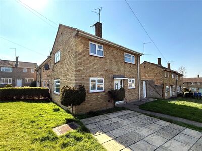 Castle Way, 3 bedroom Semi Detached House to rent, £1,100 pcm