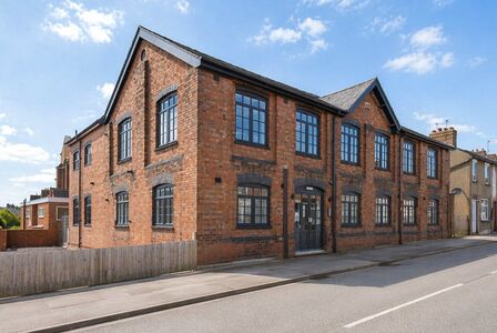 Queen Street, 1 bedroom Flat to rent, &pound;850 pcm