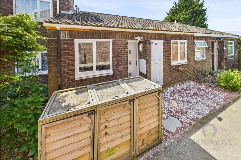 2 bedroom Mid Terrace Bungalow for sale