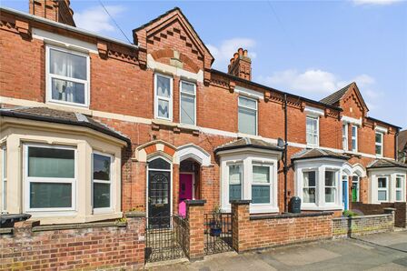 Hawthorn Road, 2 bedroom Mid Terrace House for sale, £230,000