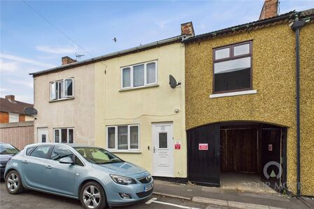 2 bedroom Mid Terrace House for sale