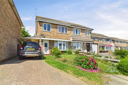 Oakley Drive, 3 bedroom Semi Detached House for sale, £250,000