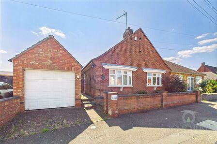 Neale Avenue, 2 bedroom Detached Bungalow for sale, £350,000