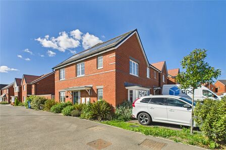 Hanwood Park Avenue, 3 bedroom Semi Detached House to rent, £1,400 pcm