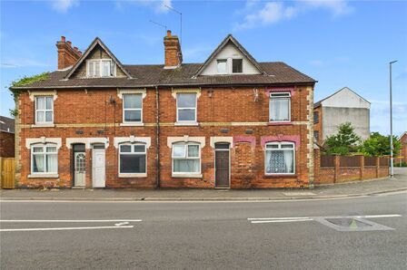 4 bedroom Mid Terrace House for sale