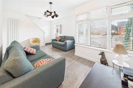 3 bedroom Mid Terrace Flat for sale