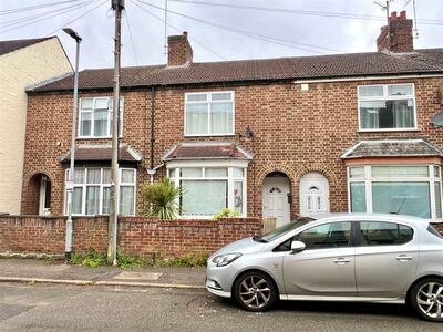 Fuller Street, 3 bedroom Mid Terrace House to rent, £1,250 pcm
