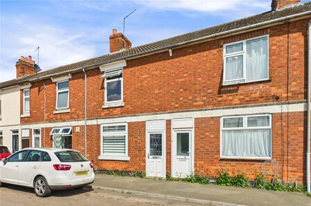 2 bedroom Mid Terrace House for sale