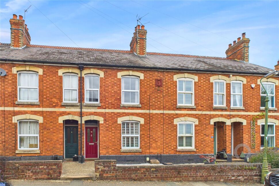 3 bedroom Mid Terrace House for sale