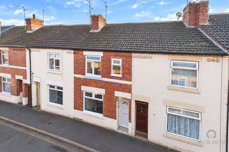 3 bedroom Mid Terrace House for sale