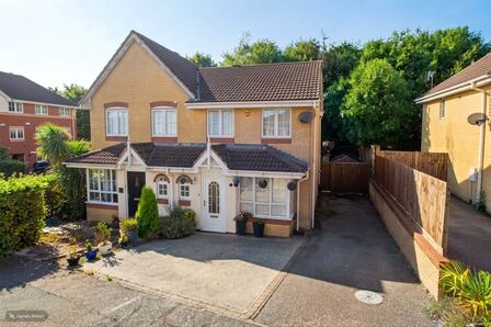 Abbots Close, 3 bedroom Semi Detached House for sale, &pound;230,000