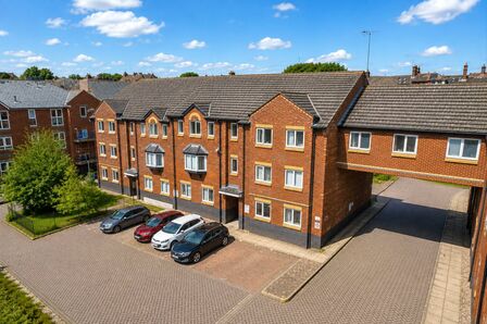 Lahnstein Court, 1 bedroom Flat for sale, &pound;100,000