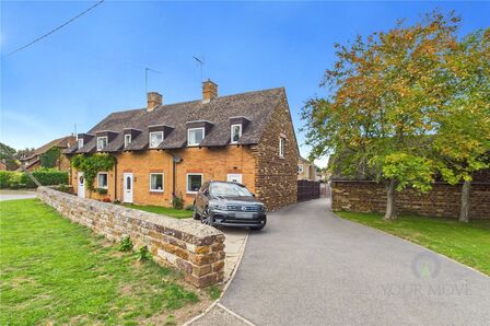 3 bedroom Mid Terrace House for sale
