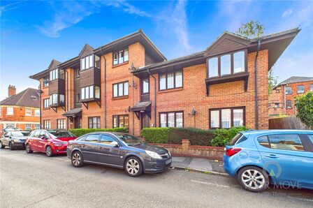 Gladstone Street, 2 bedroom  Flat for sale, £130,000