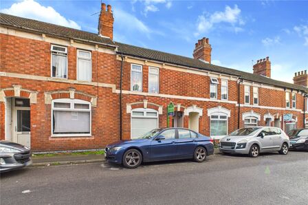 2 bedroom Mid Terrace House for sale