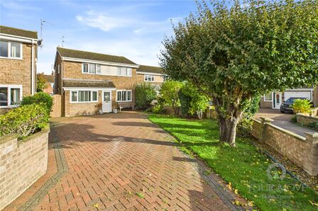 The Lawns, 4 bedroom Detached House for sale, £360,000