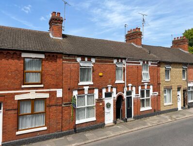 2 bedroom Mid Terrace House for sale