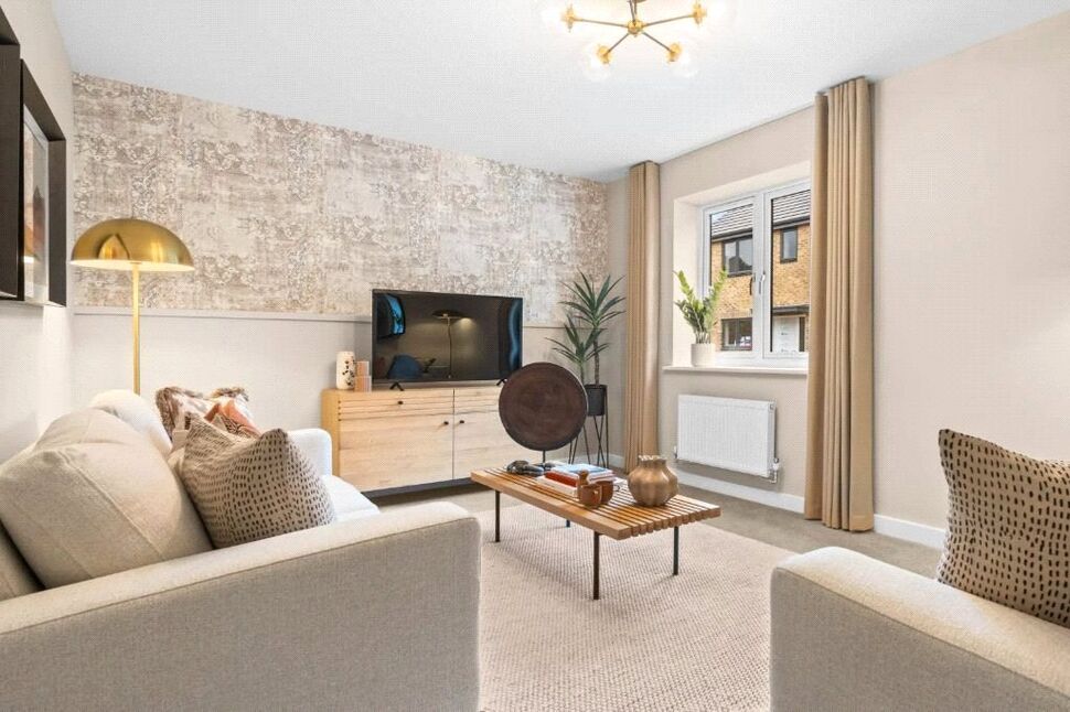 Main image of 4 bedroom Detached House for sale, Hadlow Gardens, Kettering, Northamptonshire, NN16