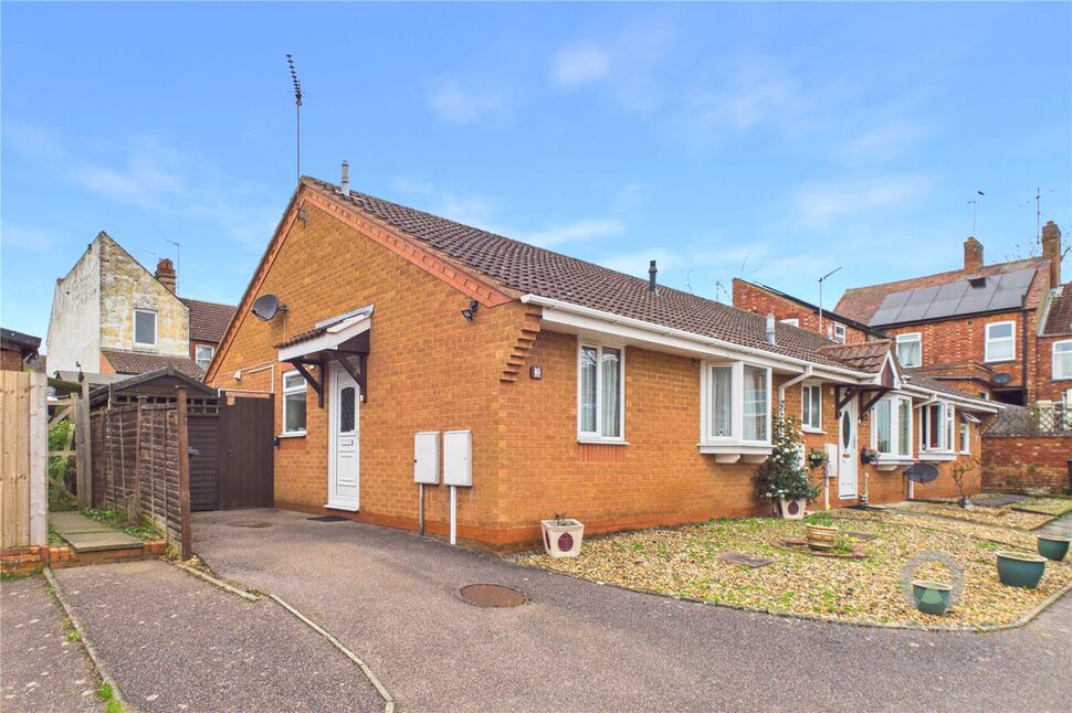 Main image of 2 bedroom Bungalow for sale, St. Michaels Gardens, Kettering, Northamptonshire, NN15