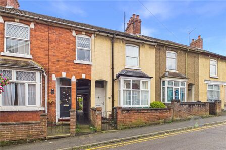 2 bedroom Mid Terrace House for sale