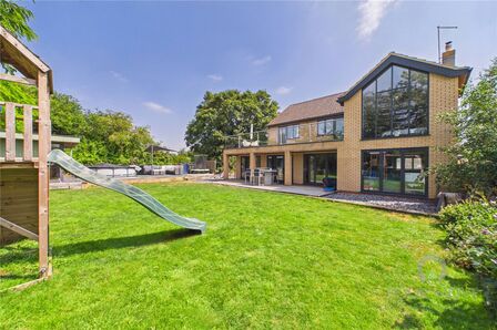 Meadow Close, 4 bedroom Detached House for sale, &pound;695,000