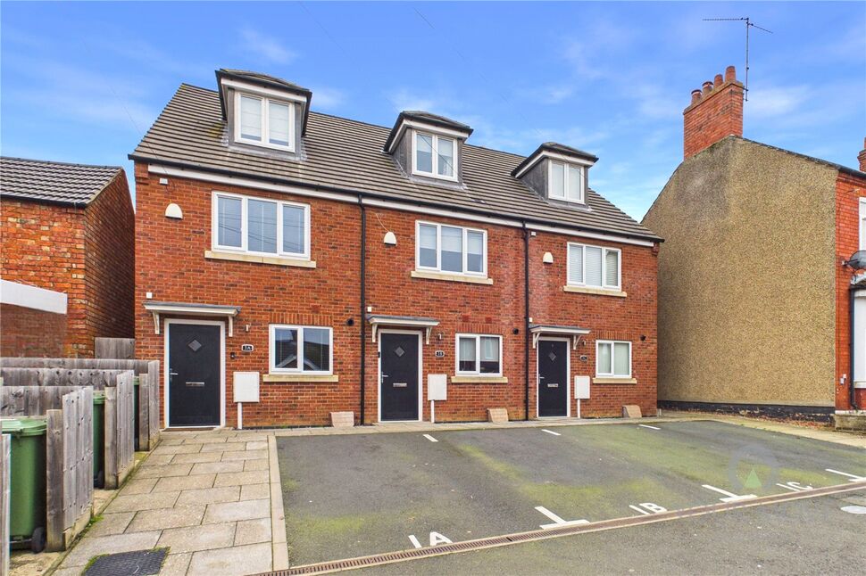 3 bedroom Mid Terrace House for sale