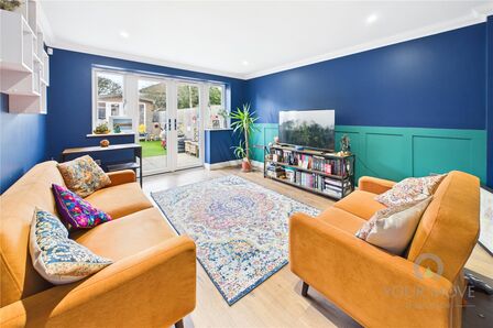 3 bedroom Mid Terrace House for sale