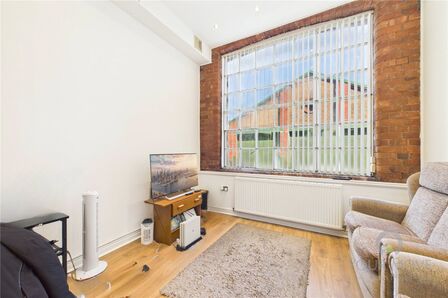 Regent Street, 2 bedroom Flat for sale, &pound;120,000