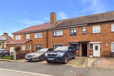 3 bedroom Mid Terrace House for sale