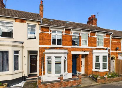 3 bedroom Mid Terrace House for sale