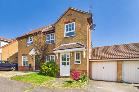 Blenheim Way, 3 bedroom Semi Detached House to rent, &pound;1,200 pcm