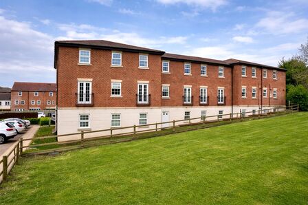 Horse Fair Lane, 2 bedroom Flat to rent, &pound;875 pcm