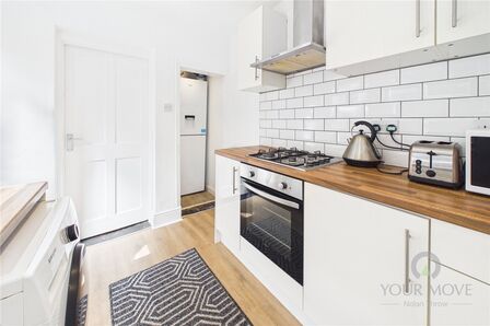 3 bedroom Mid Terrace House for sale