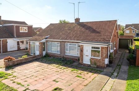 Wolfe Close, 2 bedroom Semi Detached Bungalow for sale, &pound;235,000