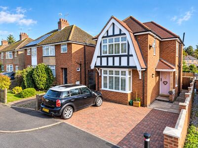 Mayfield Road, 3 bedroom Detached House for sale, &pound;325,000