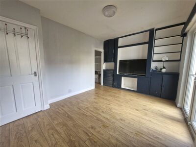 Grange Crescent, 3 bedroom Semi Detached House to rent, £800 pcm
