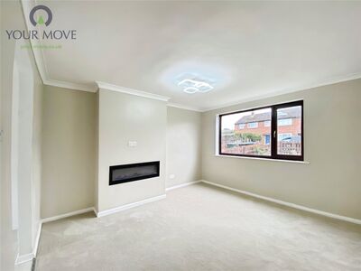3 bedroom Mid Terrace House for sale