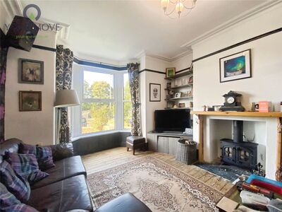 4 bedroom Mid Terrace House for sale