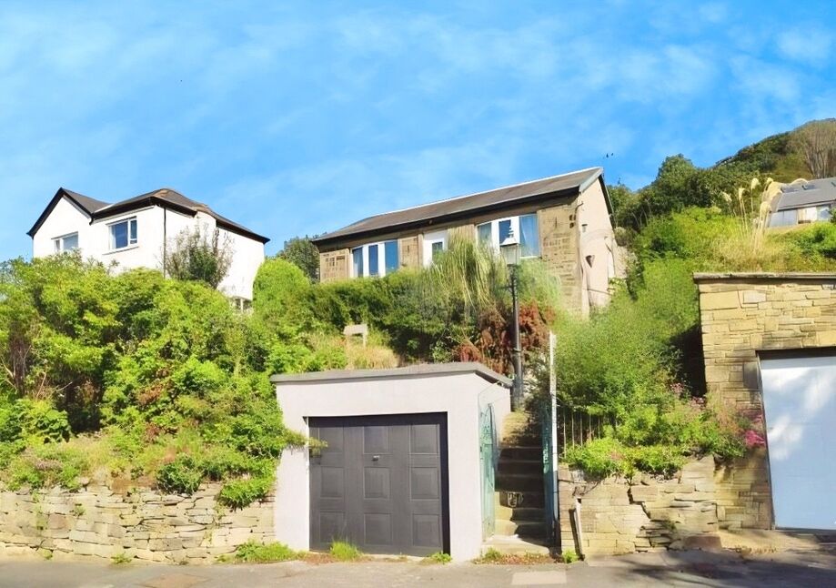 Main image of 2 bedroom Detached Bungalow to rent, Western Avenue, Riddlesden, West Yorkshire, BD20