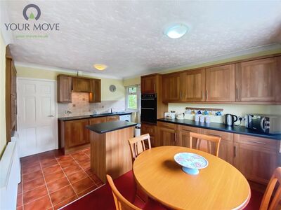 Fell Lane, 2 bedroom Detached Bungalow for sale, £240,000