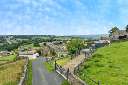 2 bedroom Mid Terrace Property for sale