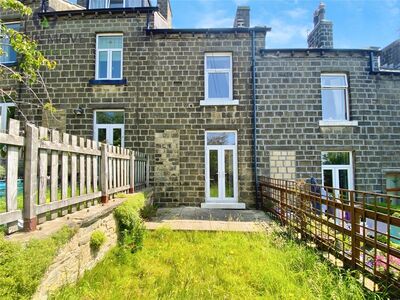 2 bedroom Mid Terrace House for sale