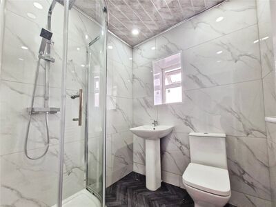 Ingrow Lane, 2 bedroom Mid Terrace House to rent, £750 pcm