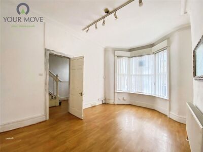 4 bedroom Mid Terrace House for sale