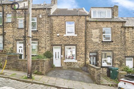 3 bedroom Mid Terrace House for sale